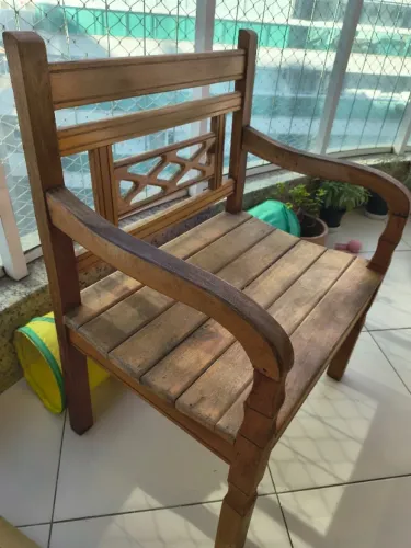 Poltrona de madeira para jardim