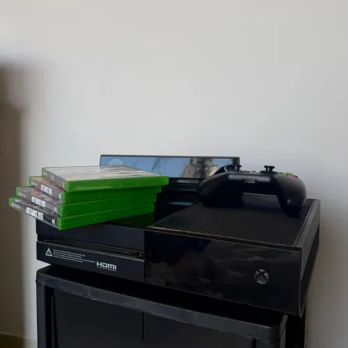 Xbox One 500GB + Kinect + Controle + Jogos | Bem conservado