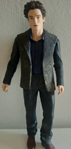 Boneco articulado do personagem Edward Cullen, da saga Crepúsculo.ORIGINAL
