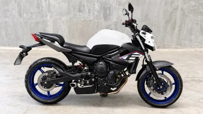 Yamaha XJ6 N 2015