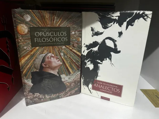 Santo Tomás de Aquino e Confúcio ( Clube de Filosofia )