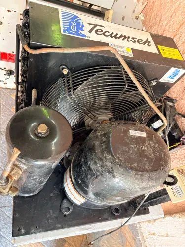 Motor e botija de gás, câmera frigorífico
