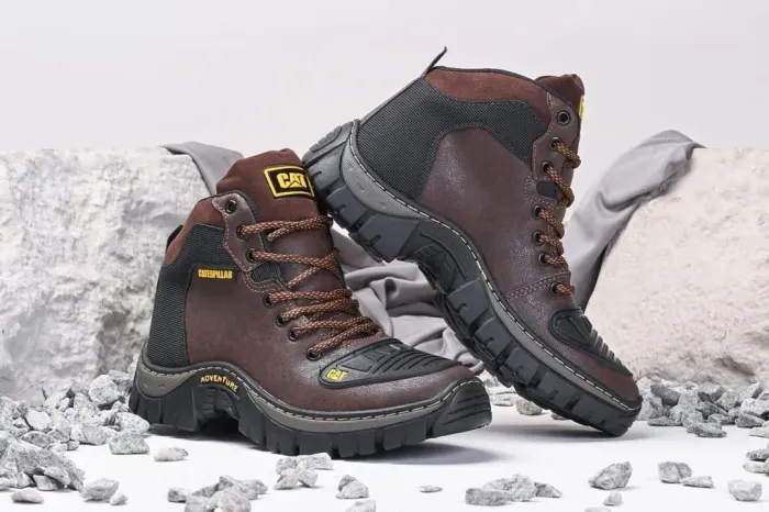 Bota Caterpillar marrom café
