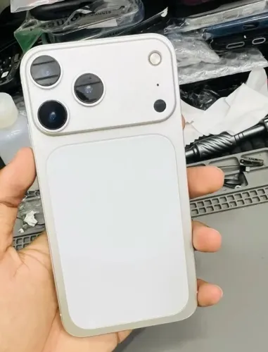 Pra hoje iPhone 11 na carcaça do 17 pro