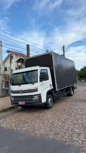 VW 9.170 4x2 ano 2019 com Baú 6,20m