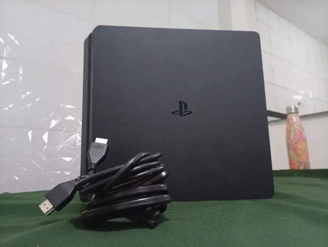 Ps4 slim 1tb de giga sem Controle 