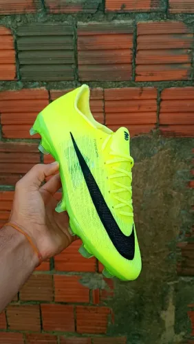CHUTEIRA NIKE VERDE