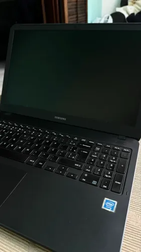 Notebook Samsung Essentials 15.6? SSD 240GB + 4GB RAM | Windows 11 | Ótimo Estado