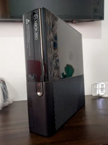 XBOX 360 SLIM MUITO CONSERVADO + 2 CONTROLES + KINECT + HD INTERNO E EXTERNO CHEIO DE JOGO
