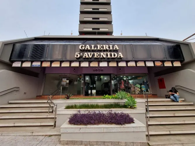 Sala comercial localizada no Edifício 5ª Avenida