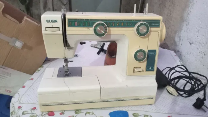 *Máquina de Costura Elgin JX 2030 Pratika funcionando bem  