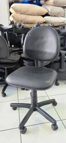 Cadeira Executiva Secretária Escritório Giratória Couro Sintético Preto Ergonômica 120kg