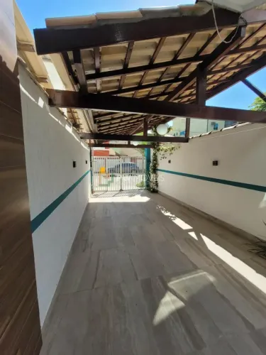 Casa Duplex para aluguel possui 123 m2 com 2 quartos em Mirante da Lagoa - Macaé - RJ