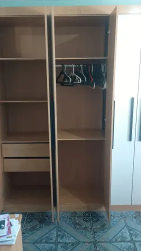 Guarda roupa casal.