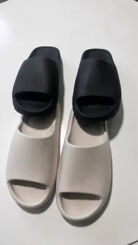 Chinelo Slide Yeeze Eva Nuvem Ortopédico Super Leve - Bege e preto 