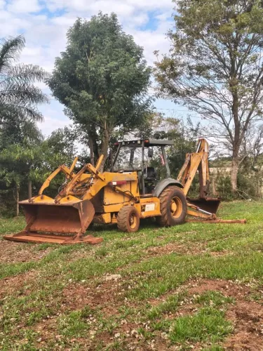 RETROESCAVADEIRAS CASE E NEW HOLLAND 