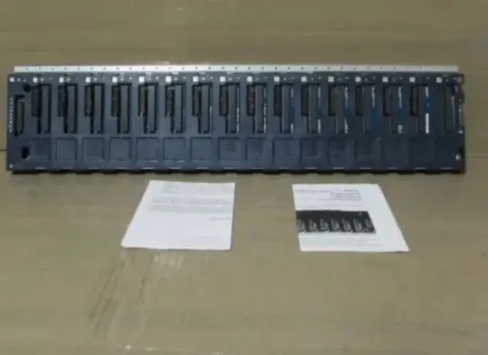 SLOT UNIVERSAL GE FANUC, IC695CHS016-CA, RX3i 16 slots novo na caixa