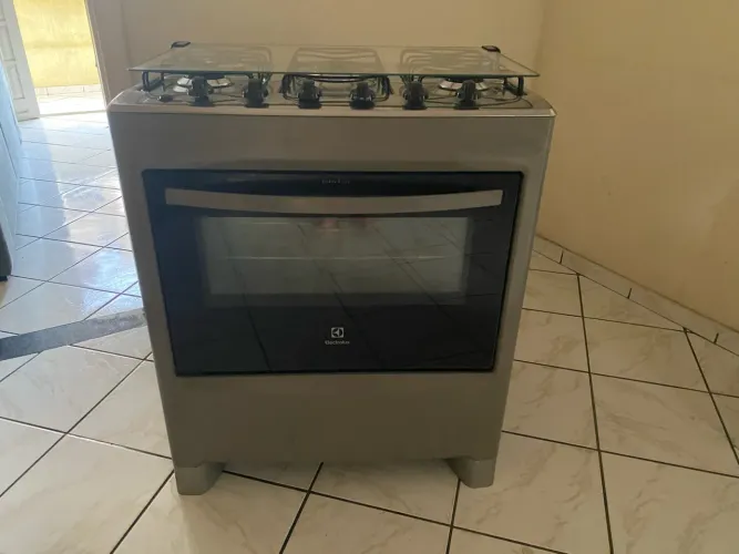 Fogão Eletrolux 5 Bocas muito novo