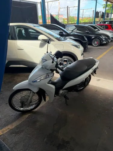 Honda Biz 110i 2024 Branca - Impecável (Apenas 10k km) - Estado de Zero / Extra