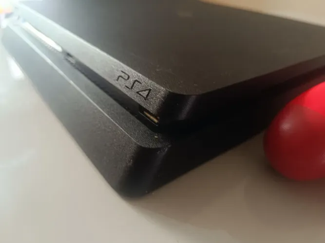 Ps4 slim 1tera