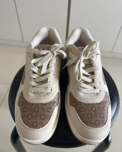 Tênis Guess 38