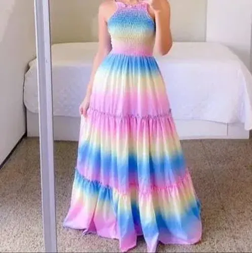 Vendo esse vestido longo arco iris adulto