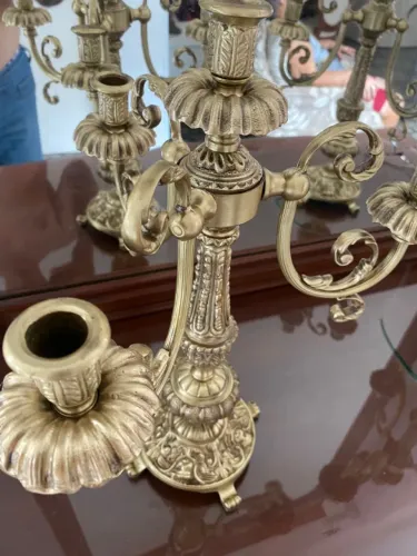 PAR DE CANDELABROS EM BRONZE