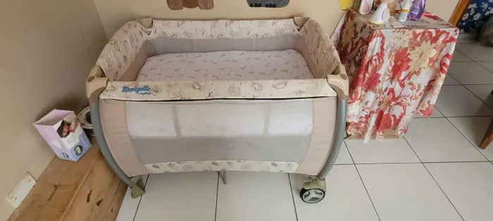 Berço chiqueirinho bebê com colchão