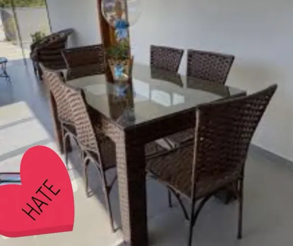 Conjunto de mesa com 6 cadeiras nova