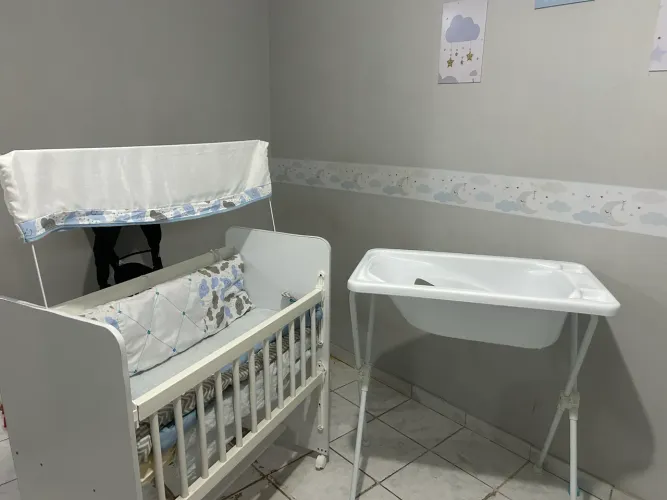 Vendo berço com colchão + banheira 350,00