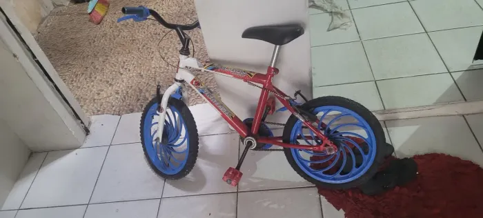Bicicleta infatil pra sair logo