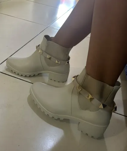 Bota feminina PVC impermeável cano curto