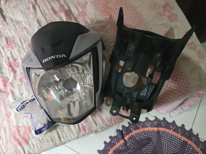 Frente da titan 160 2024 com aranha e parafusos