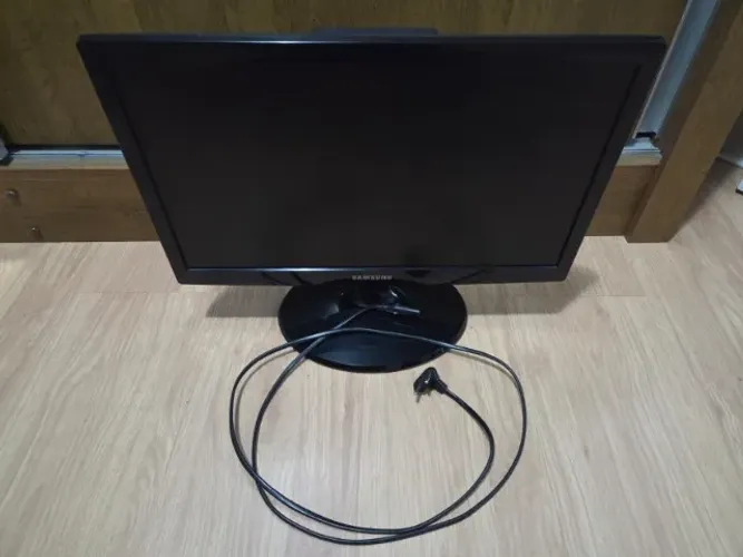 TV Samsung 19" LED HDMI e VGA - T19B300LB