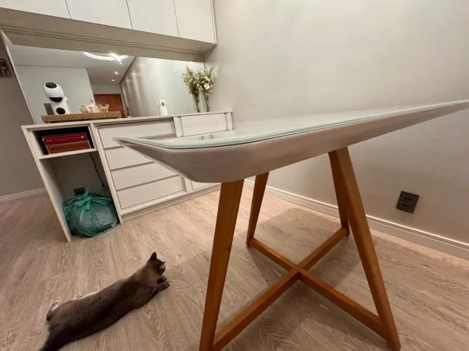 Mesa de jantar laqueada