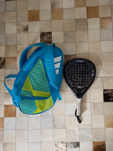 Kit Padel - Raquete Titan + Raqueteira Adidas 