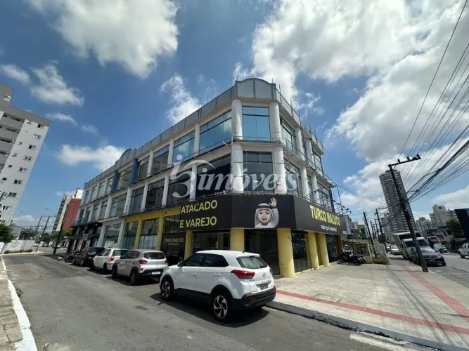 Salas para locação anual de esquina, 1200m² ,Bairro Dom Bosco, Itajaí-SC, com grande visib