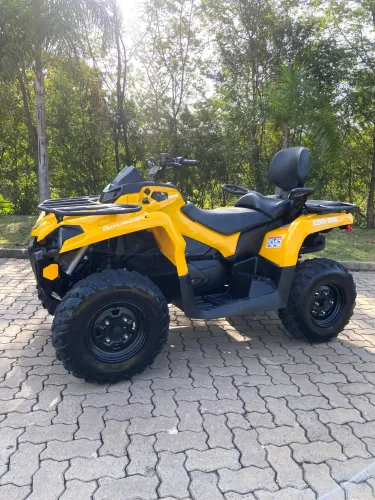 Quadriciclo Can-Am Outlander 570 Max, ano 2016