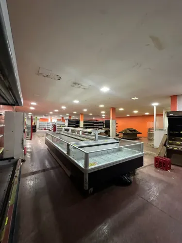 Loja comercial CNG 9 - 525 m/2 (Aberto a negociações)