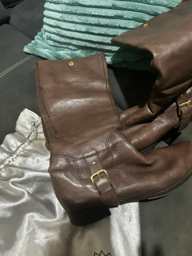 Bota CS couro 38 numeração 