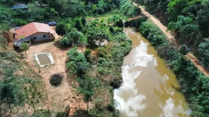 Sítio de 14,52 hectares, muita água e casa sede boa