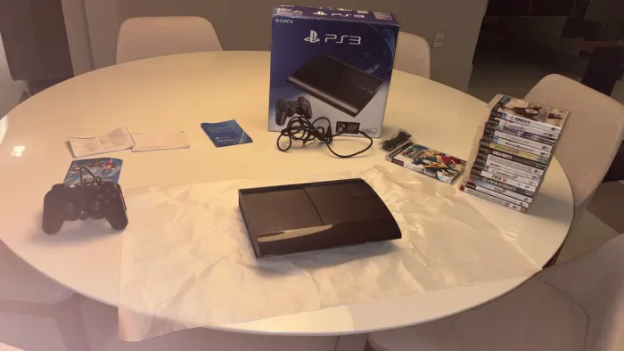 Vendo PS3 Super Slim Preto (500GB) (leia a descrição)