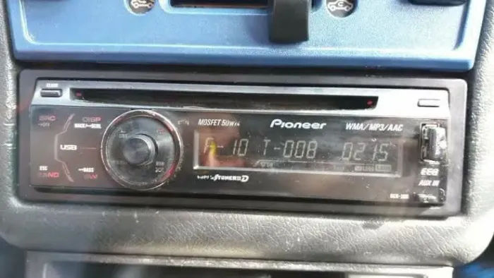 Vendo Pioneer modelo bolinha barato  raridade fonciona tudo ótimo pra som automotivo 