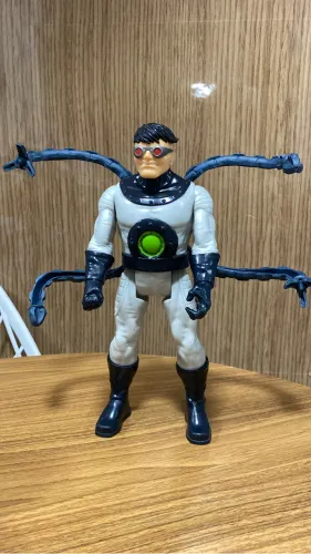 Vendo boneco articulado do Doutor Octopus (Doc Ock) da série Marvel Titan Hero