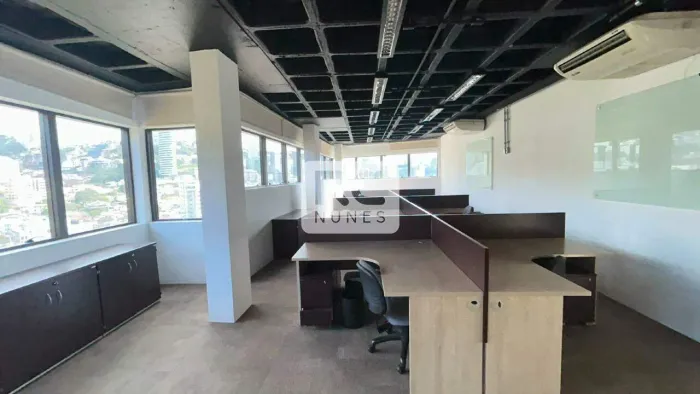 Andar corrido com área de 206,51m², mobiliado, no Bairro Santa Lucia, Belo Horizonte/MG.