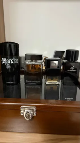 Lote de perfumes vendendo