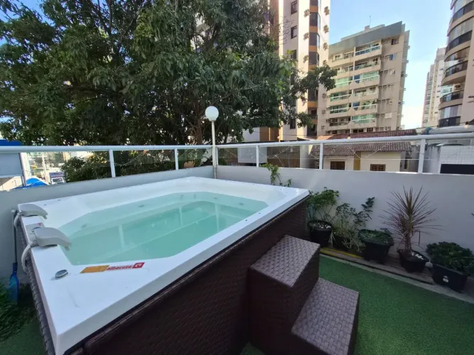 Praia de Itapuã  Casa Triplex 5 Quartos (3 Suítes) para Comprar em Praia de Itapuã, Vila V