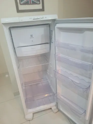 Geladeira Eletrolux 240L
