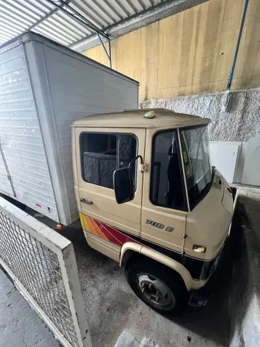 Caminhão 708 Baú 1987