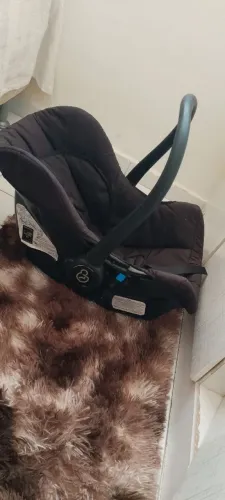 VENDO EXCELENTE BEBÊ CONFORTO BLACK